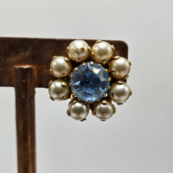 60's Made In Austria Blue Rhinestone Cluster Earrings Clip-On Faux Pearl Gold - Picture 3 of 8